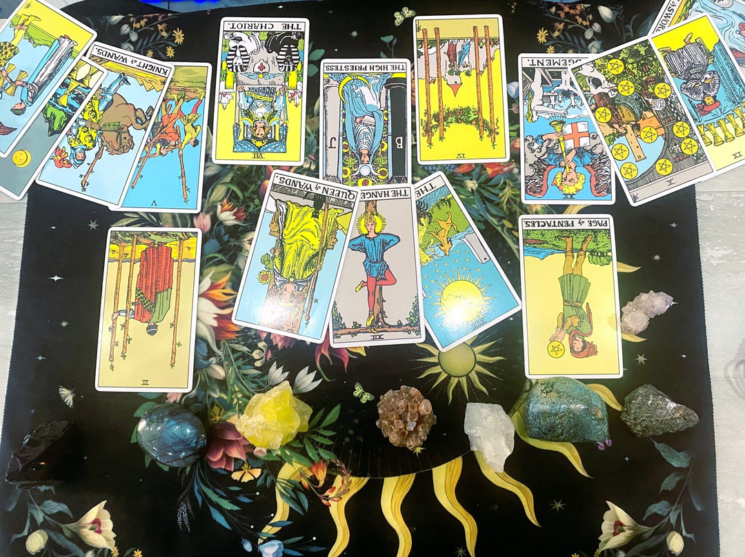 When Luna Sleeps Tarot景点图片