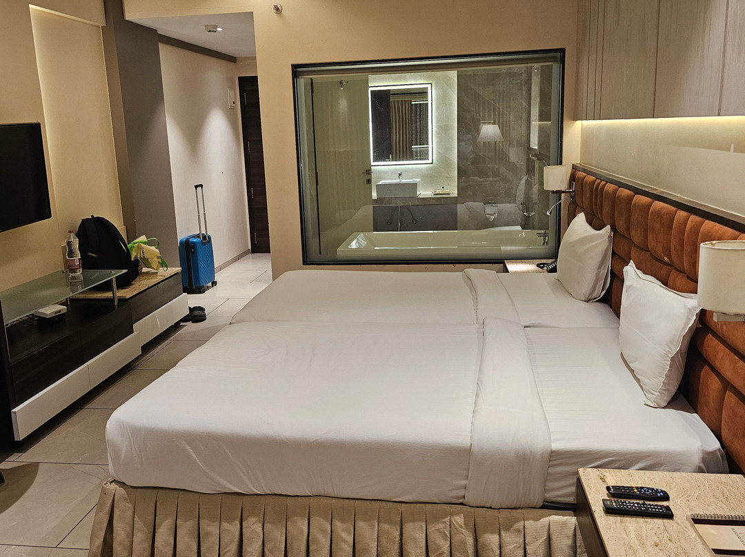 The Flora Grand主图