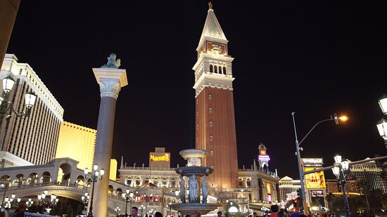 拉斯维加斯卡里奇豪斯酒店主图