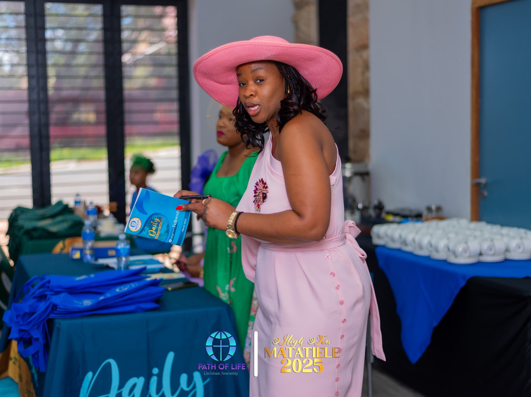 The Royal Courtyard主图