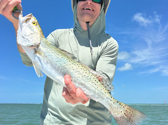 Fort Myers Fishing Adventures-迈尔斯堡海滩必去景点