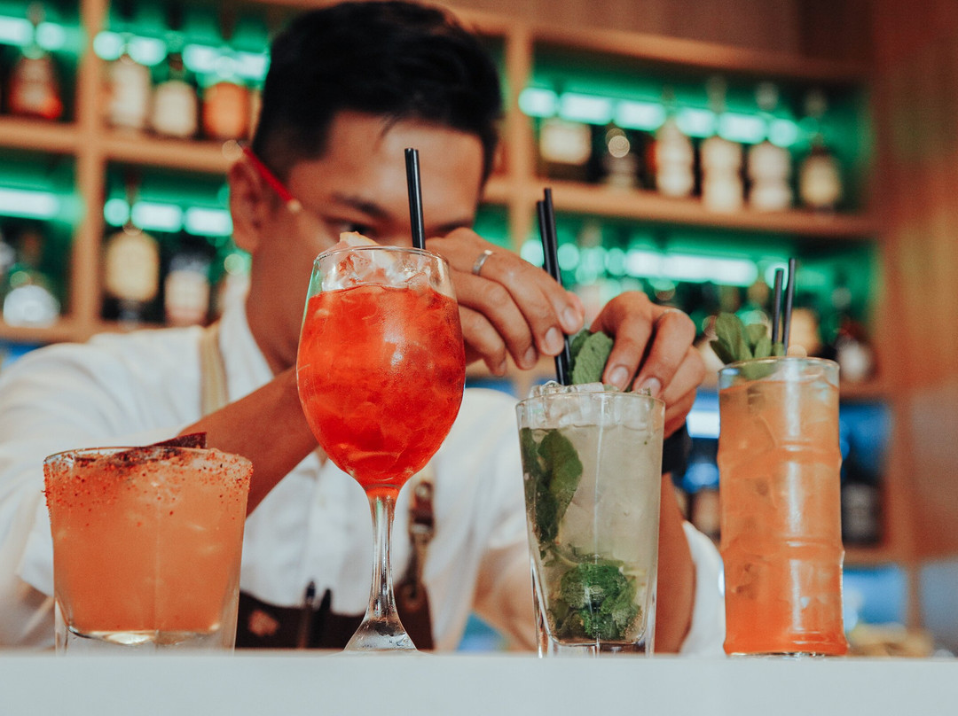 Breezes Bar & Bistro