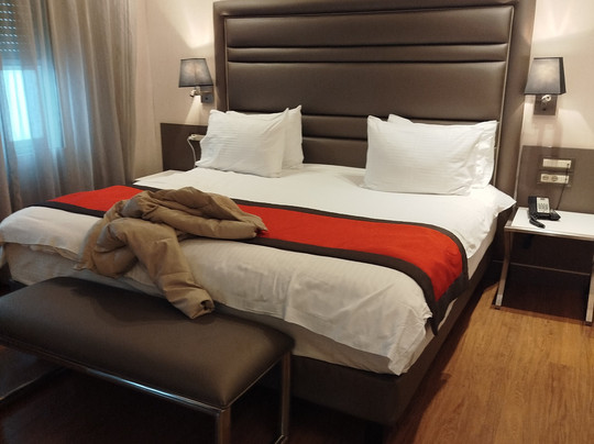 假日套房酒店主图