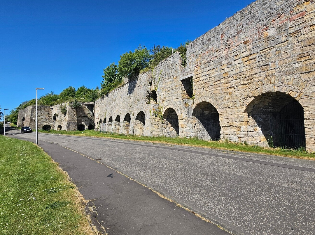 Limekilns, Charlestown And Pattiesmuir War Memorial-Limekilns必去景点