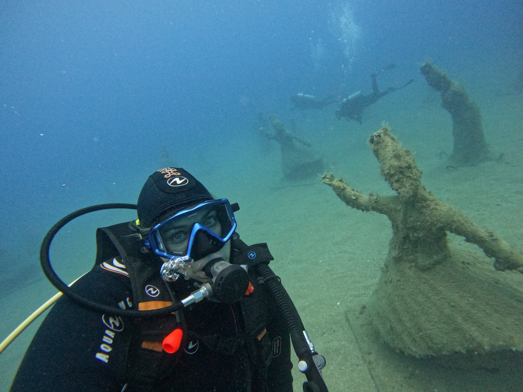 Scuba Side景点图片