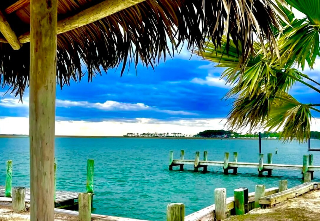 Snug Harbor Marina and Hotel主图