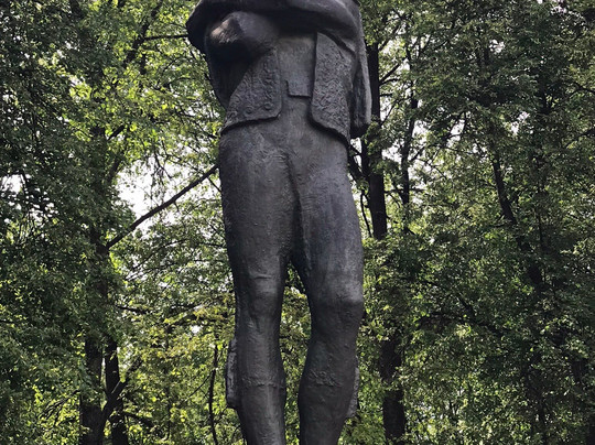 Fyodor Volkov Monument-雅罗斯拉夫必去景点