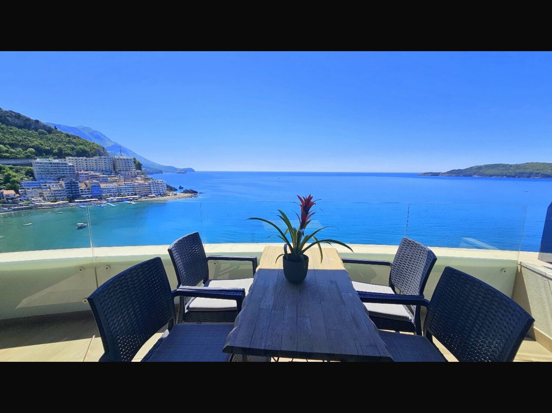 Royalis Suites
