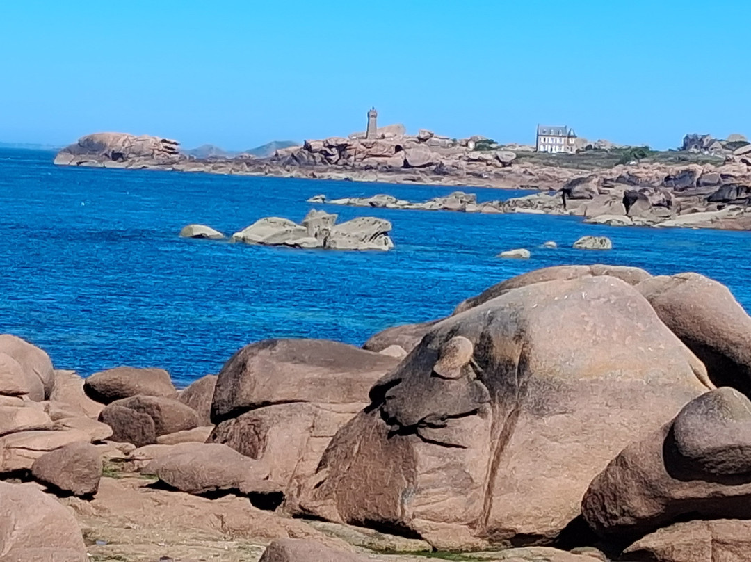 Plage de la Greve Blanche-Tregastel必去景点