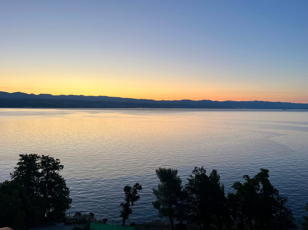 卢弗兰酒店主图