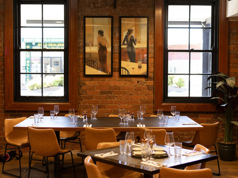 Logan & Albert Hotel