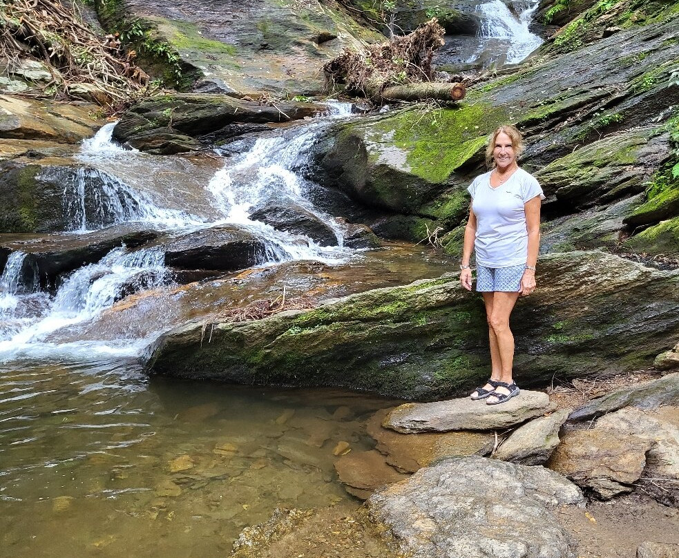 Roaring Fork Falls-Burnsville必去景点