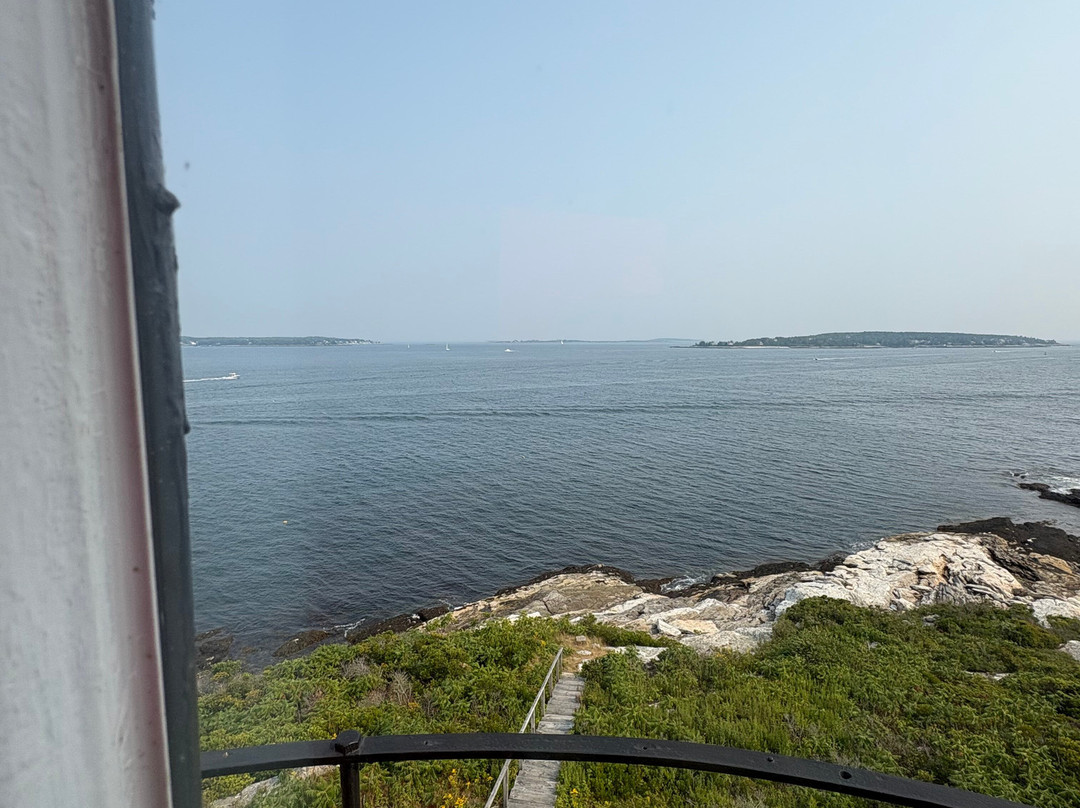 Burnt Island Lighthouse-布斯贝港必去景点