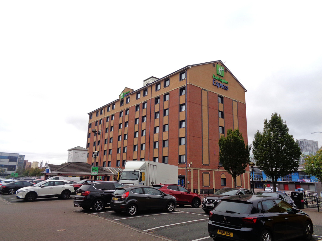 快捷假日曼切斯特索尔福德码头酒店主图