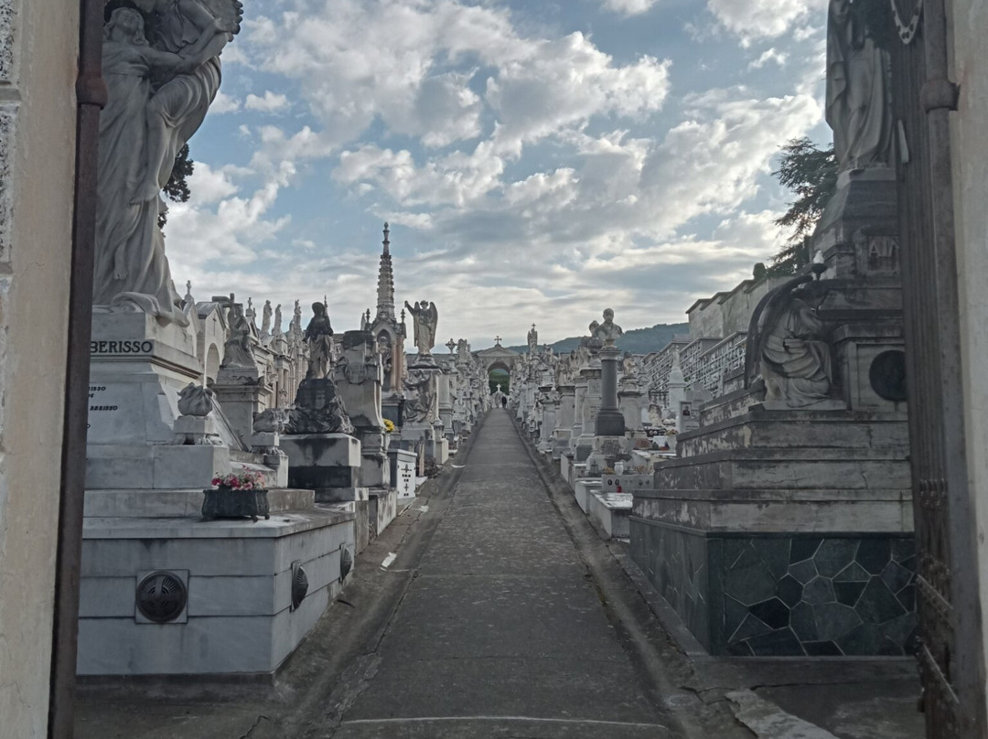 Cimitero Monumentale di Lavagna-拉瓦尼亚必去景点