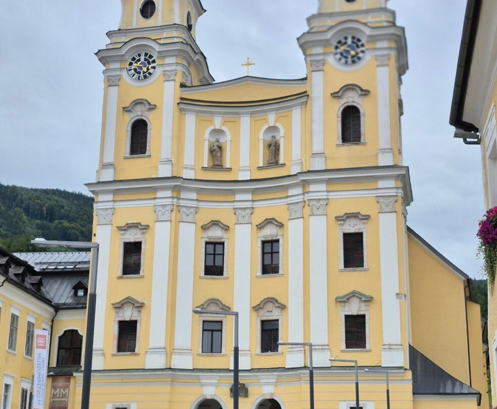 Basilika St. Michael-月亮湖必去景点