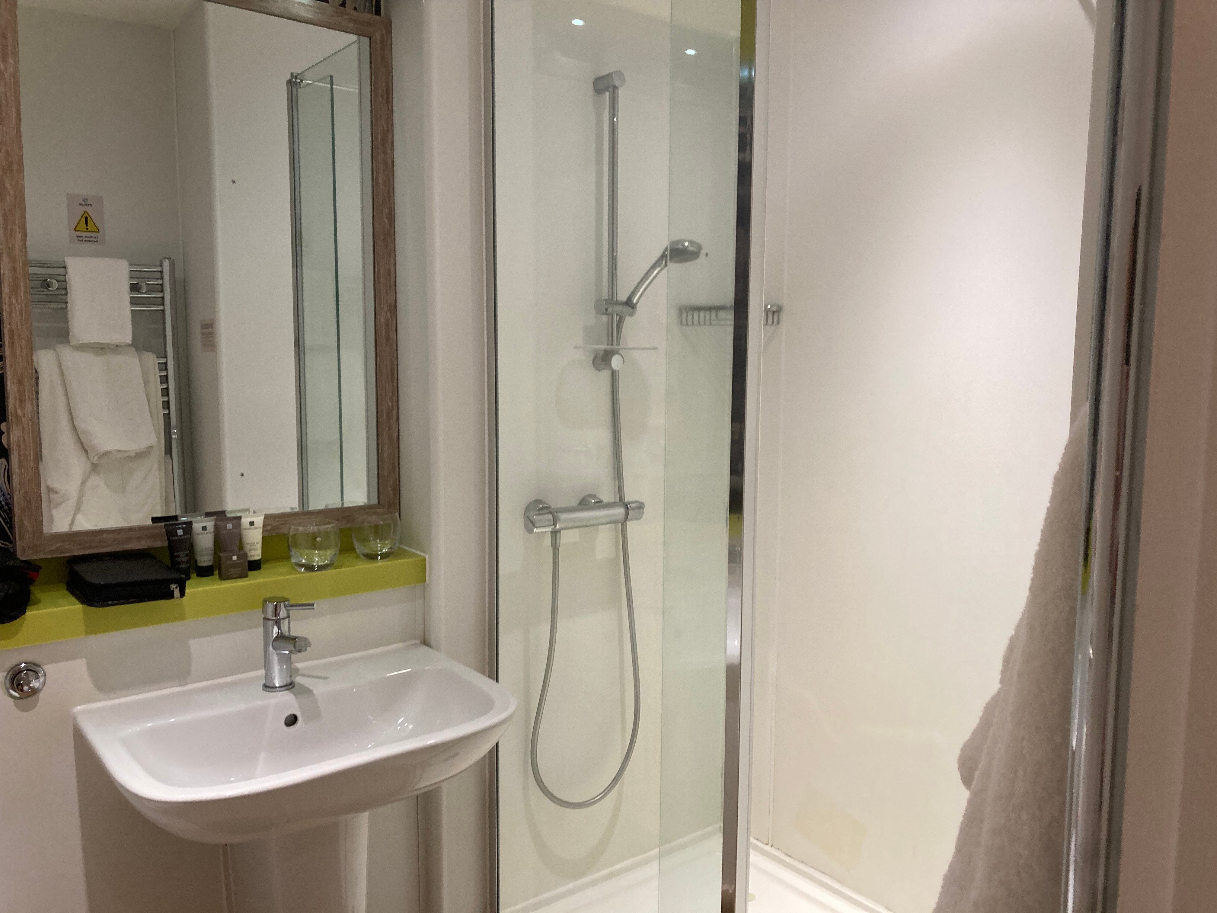 Warner Hotels - Corton-浴室