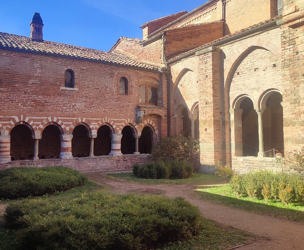 Abbazia di Santa Maria di Vezzolano-Albugnano必去景点