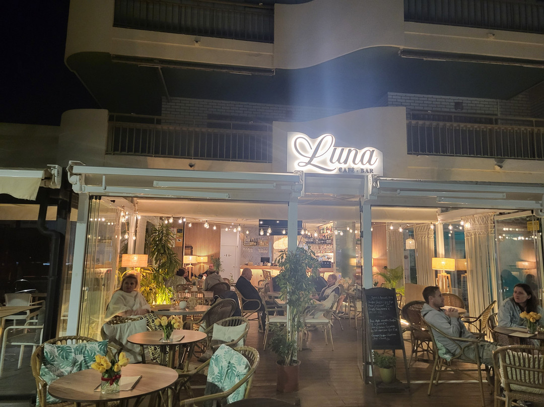 Luna Café Bar