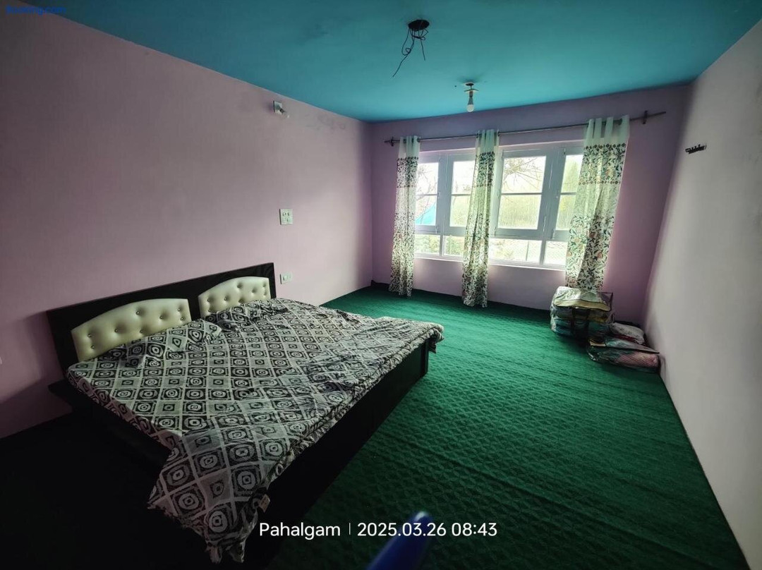 Hatyz Guest House And Restaurant