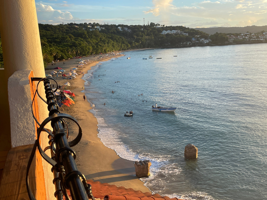 Leos Banana Bar & Restaurant