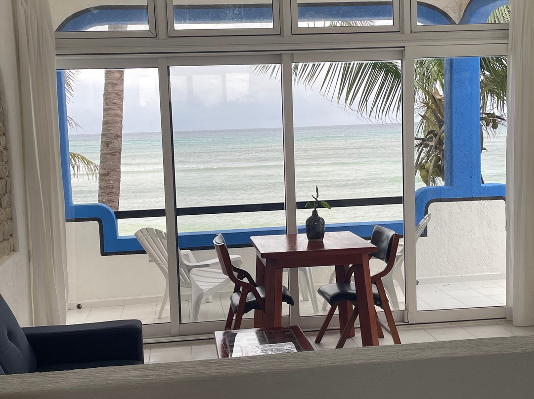 Del Sol Beachfront Properties主图