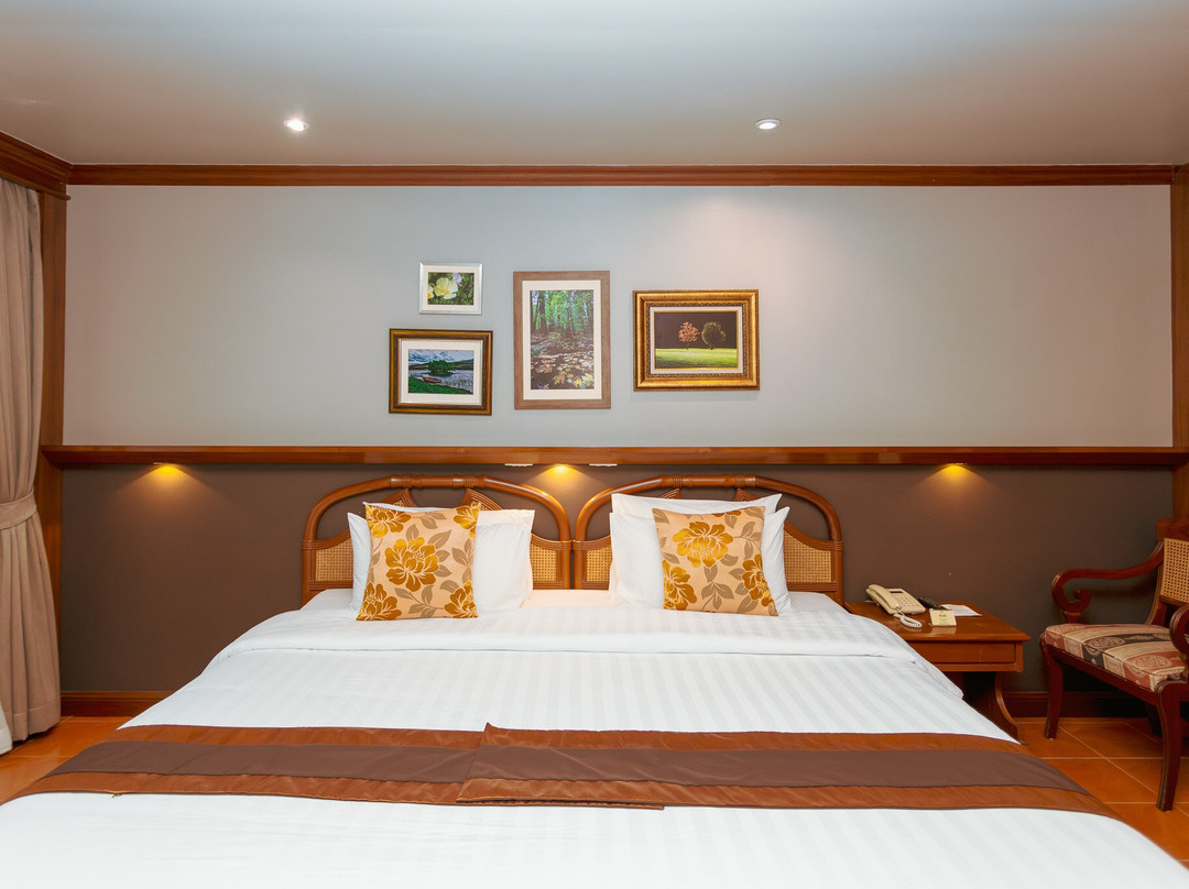 桂河光色度假酒店主图