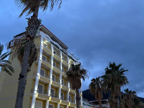 维多利亚大酒店主图