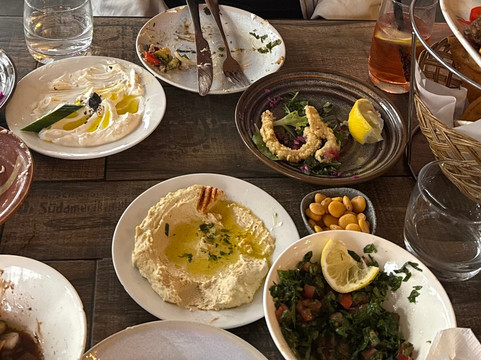 Itza Mezza Bar & Grill