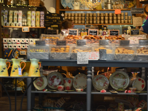 Basilic & Calisson-泉水小镇必去景点