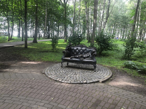 Sculptural Composition Sleeping Marie-斯韦特洛戈尔斯克必去景点