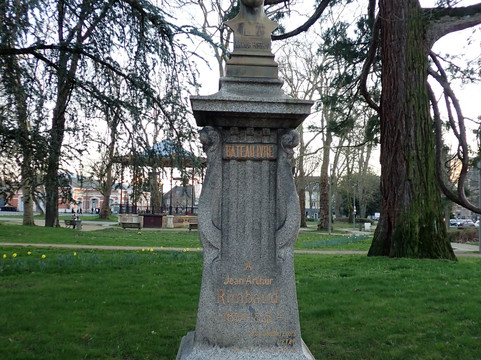 Square de la Gare-沙勒维尔梅济耶尔必去景点