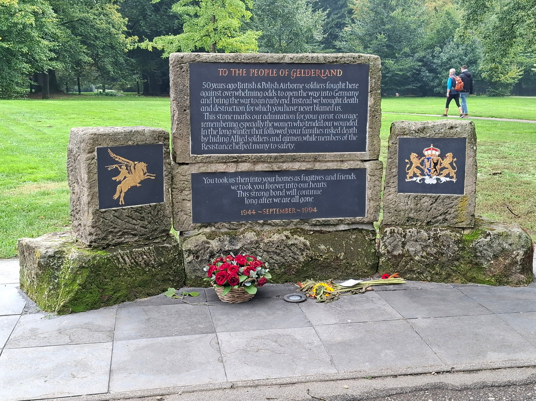 Monument Aircrew-Oosterbeek必去景点