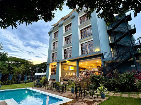 乞力马扎罗奇观酒店主图