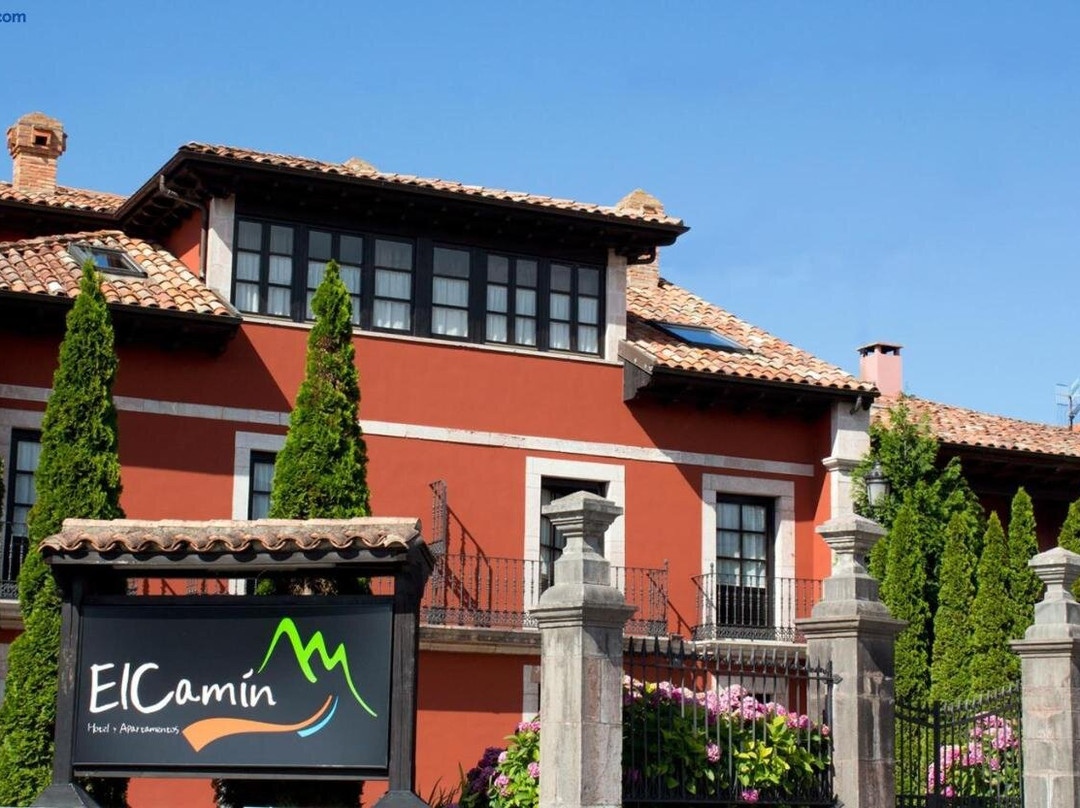 Hotel y Apartamentos El Camin