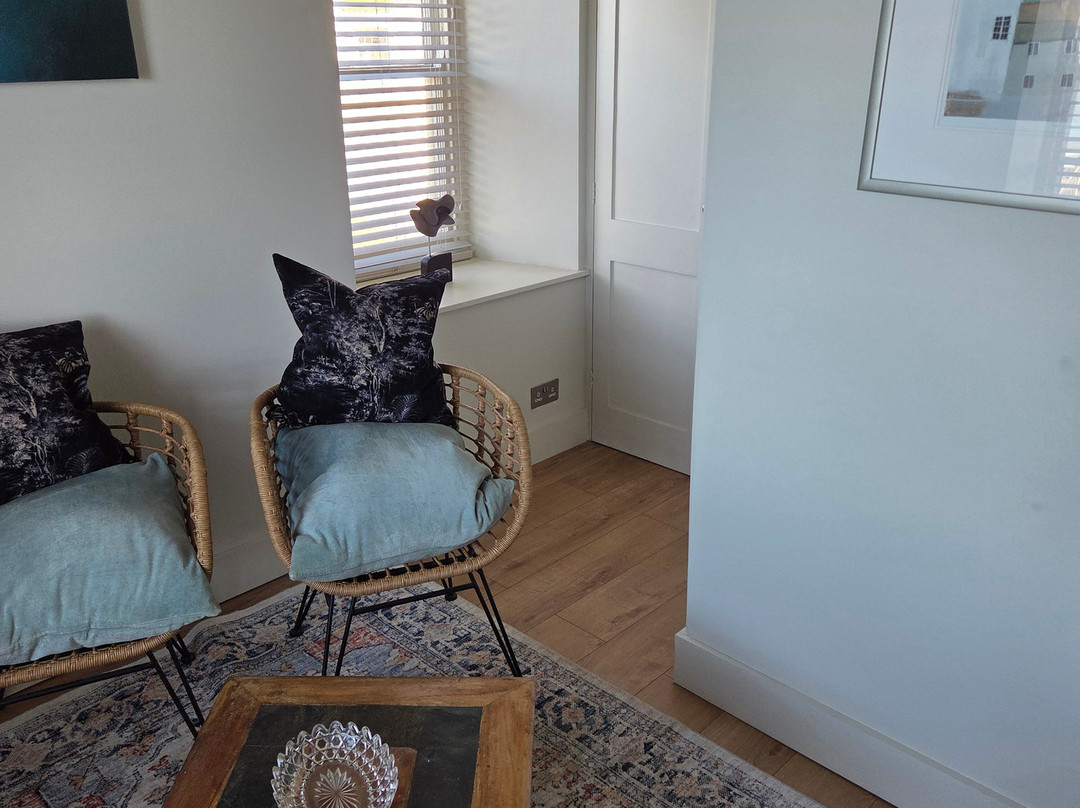 黄金海豚酒店主图