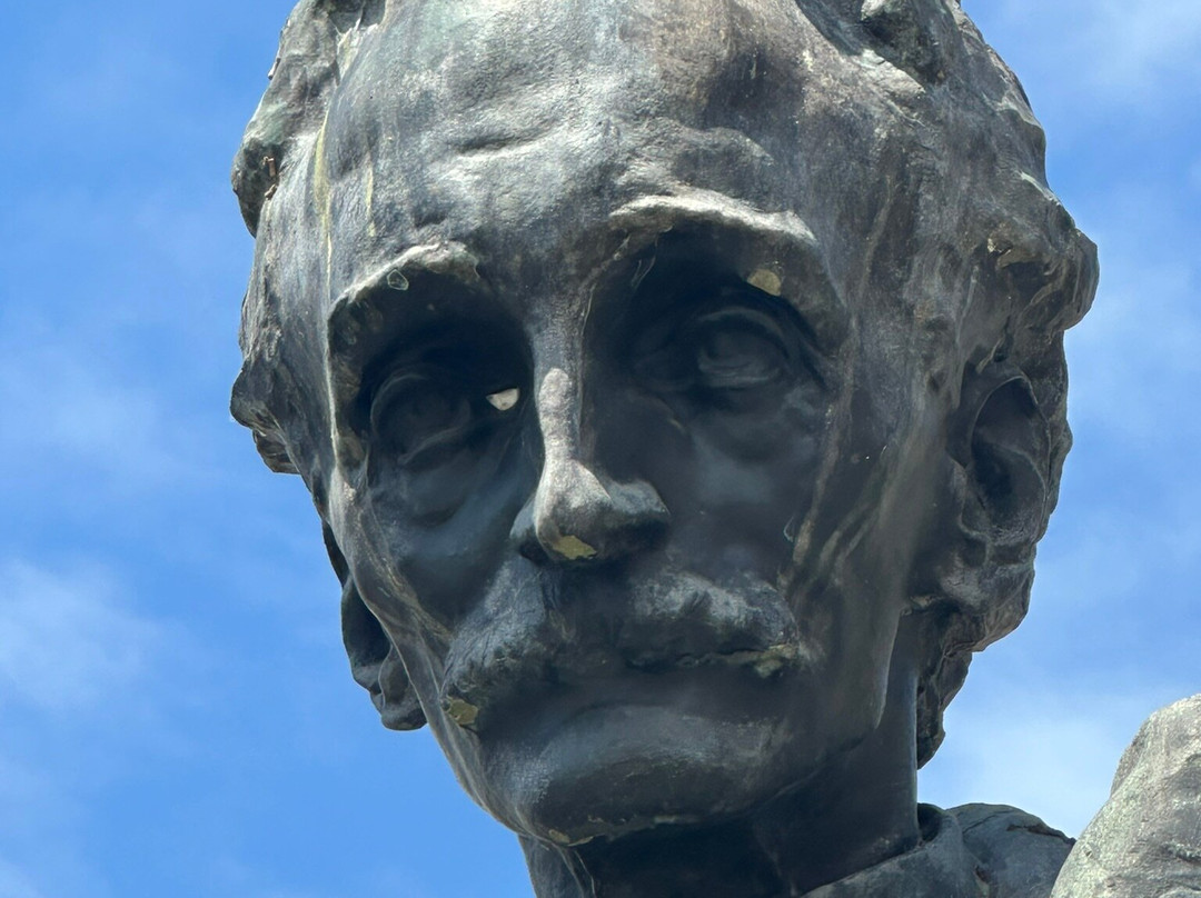 Monumento A Giuseppe Zanardelli-萨罗必去景点