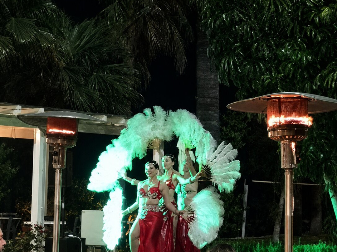 水晶温泉海滩酒店主图