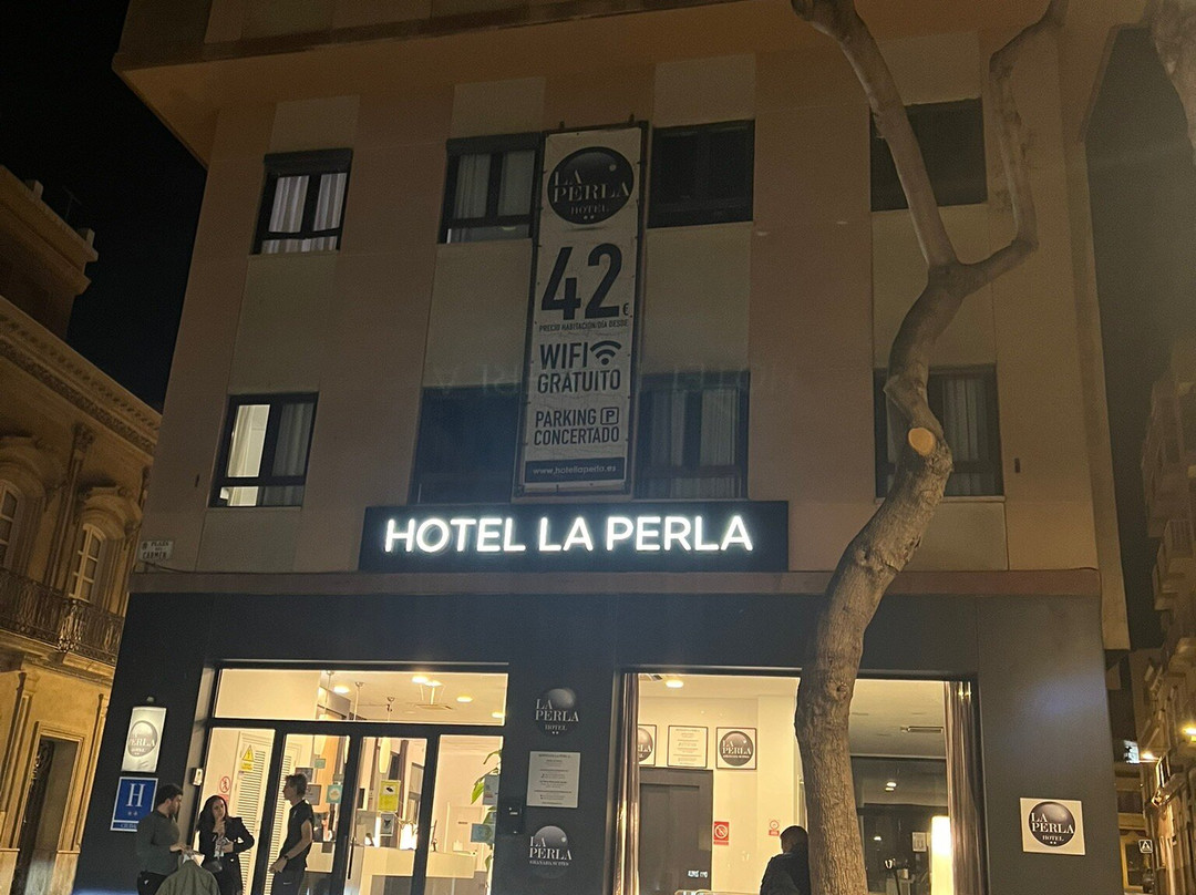 拉佩尔拉酒店主图