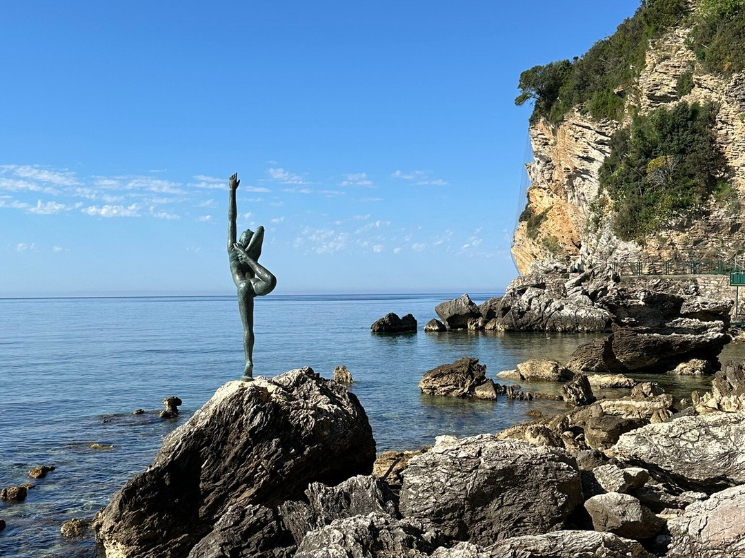 Budva Dancing girl-布德瓦必去景点