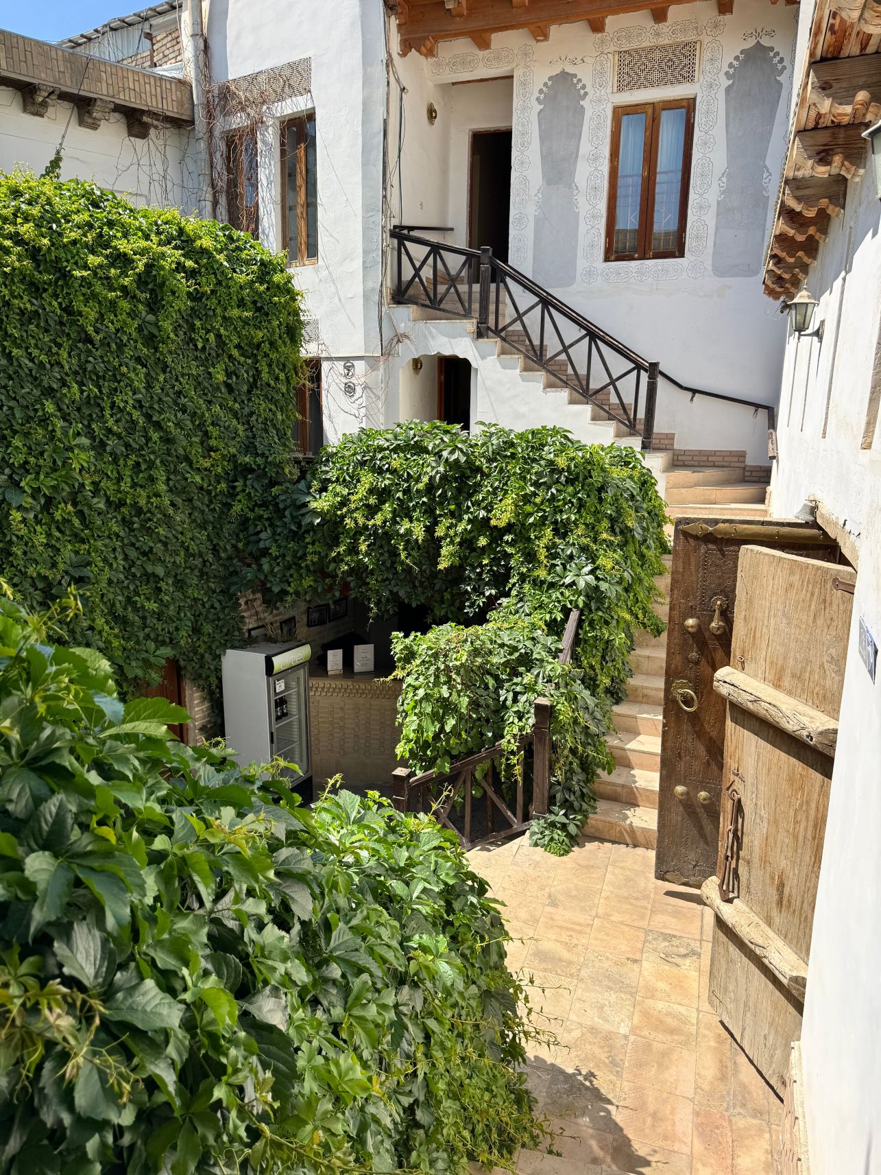 Bibi-Khanym Hotel-旅行者