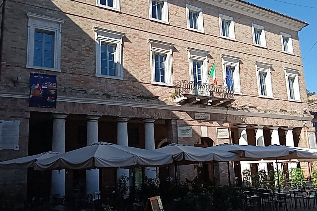 Piazza della Repubblica-乌尔比诺必去景点