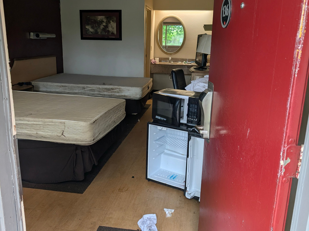 底特律 - 罗斯维尔/圣克雷尔肖尔斯红屋顶酒店主图