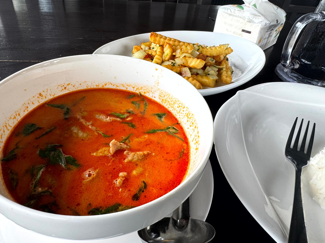 Lily Resort - Bar & Restaurant