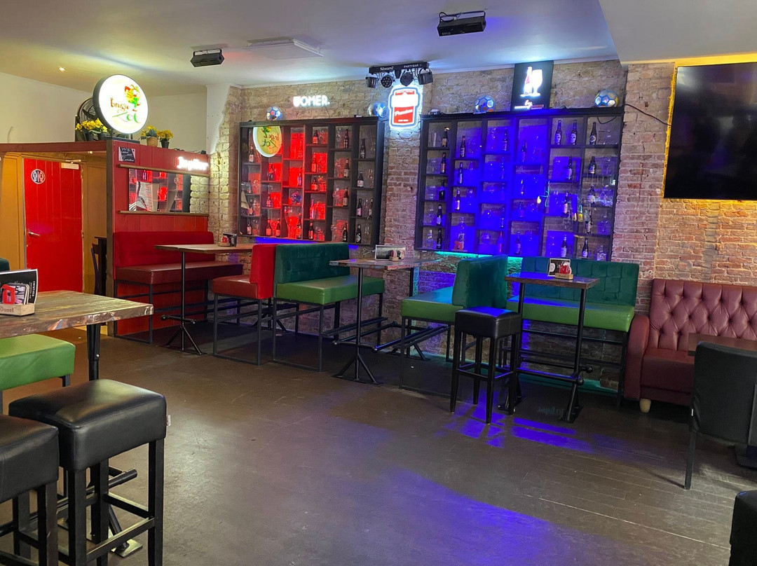 Central Pool Bar