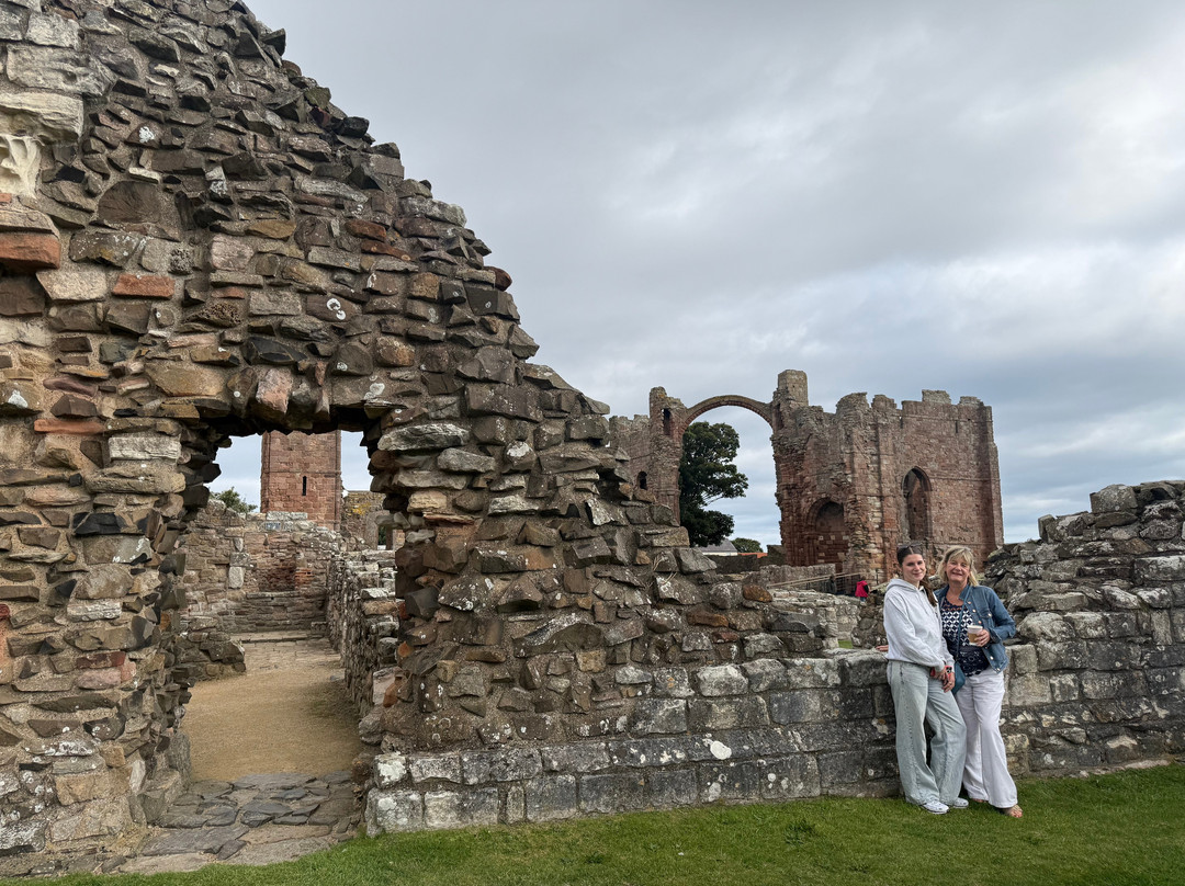 Lindisfarne Priory-Holy Island必去景点