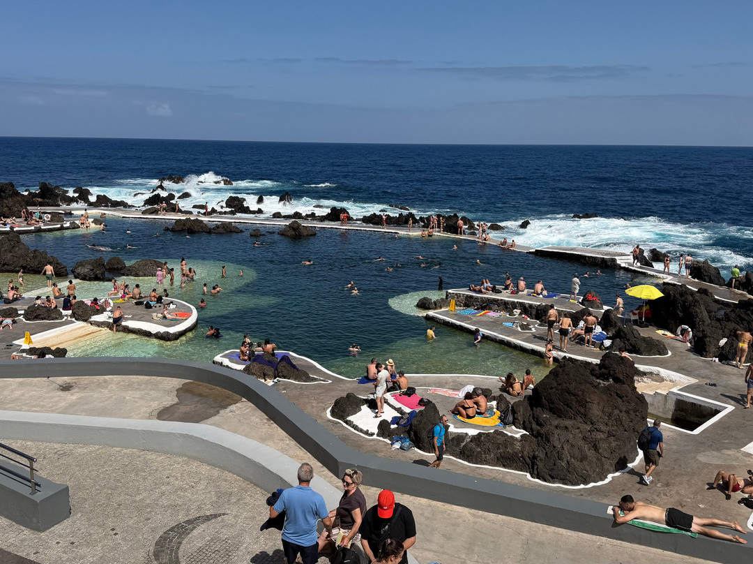 Porto Moniz Natural Swimming Pools-莫尼什港必去景点