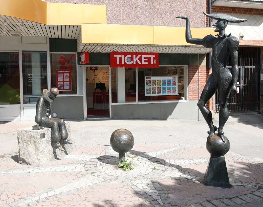 Statue Harlekin och Pierrot (Statue de Arlequin et Pierrot)