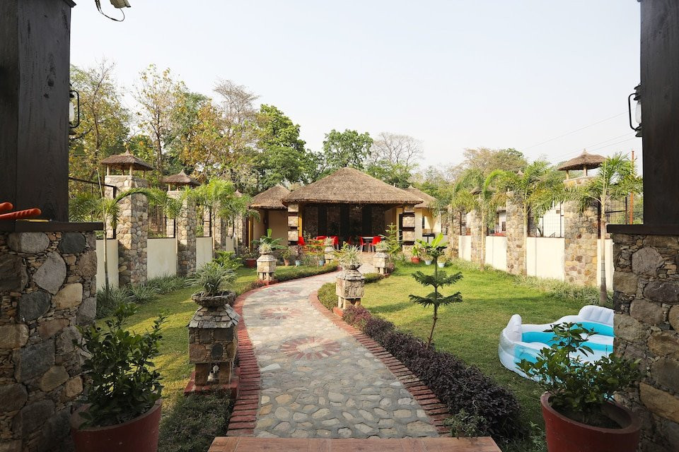 Capital O 14783 Corbett Jungle Habitat