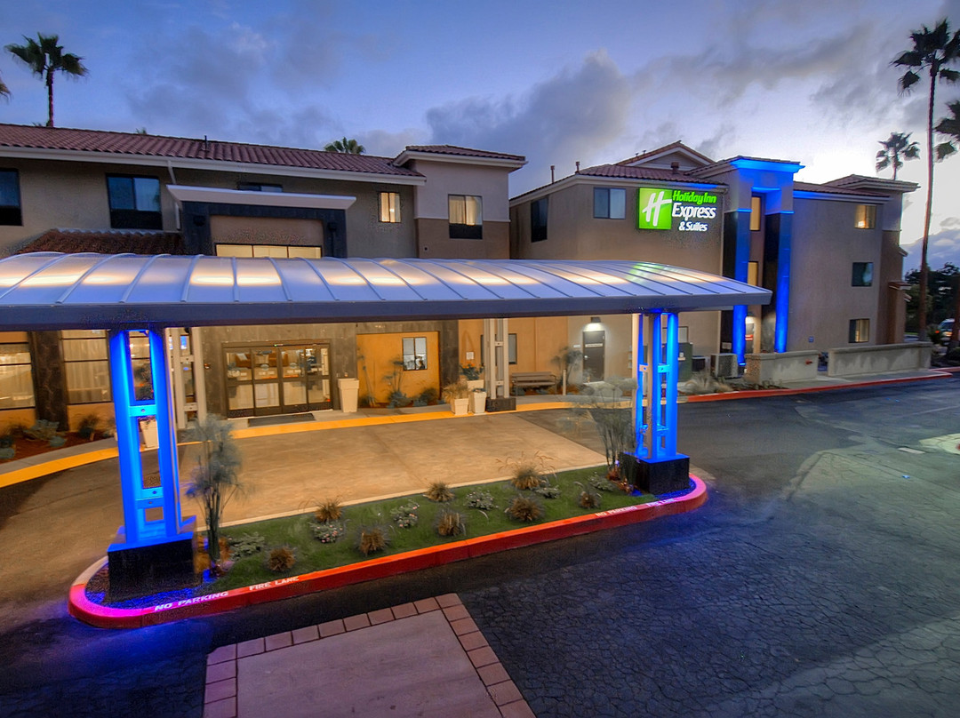 Holiday Inn Express & Suites Carlsbad Beach By IHG